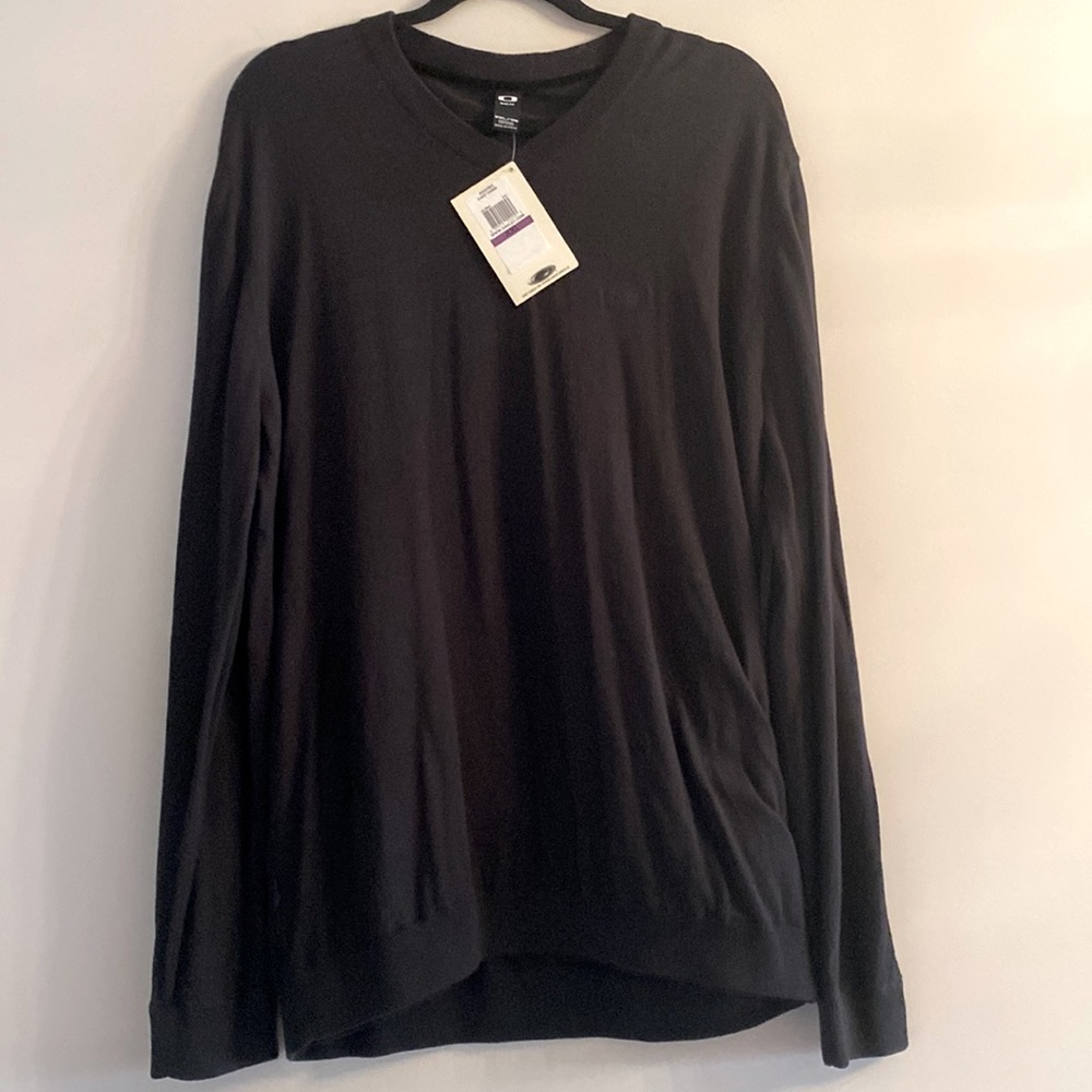 NWT Oakley crewneck men’s sweater. 100% Cotton with slim fit tall.